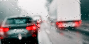 El peligro del asfalto mojado. 7 consejos para conducir con lluvia